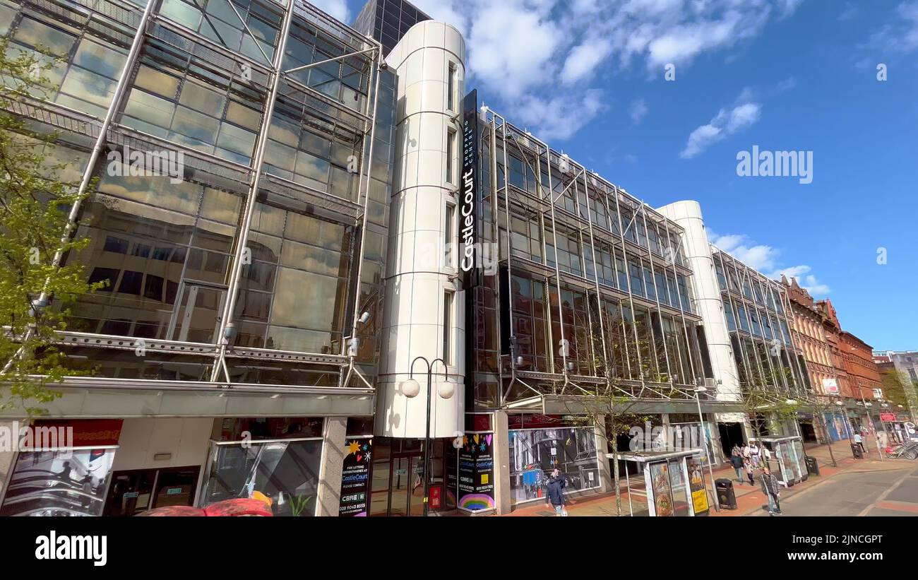 Centro commerciale Castle Court a Belfast - BELFAST, Regno Unito - 25 APRILE 2022 Foto Stock