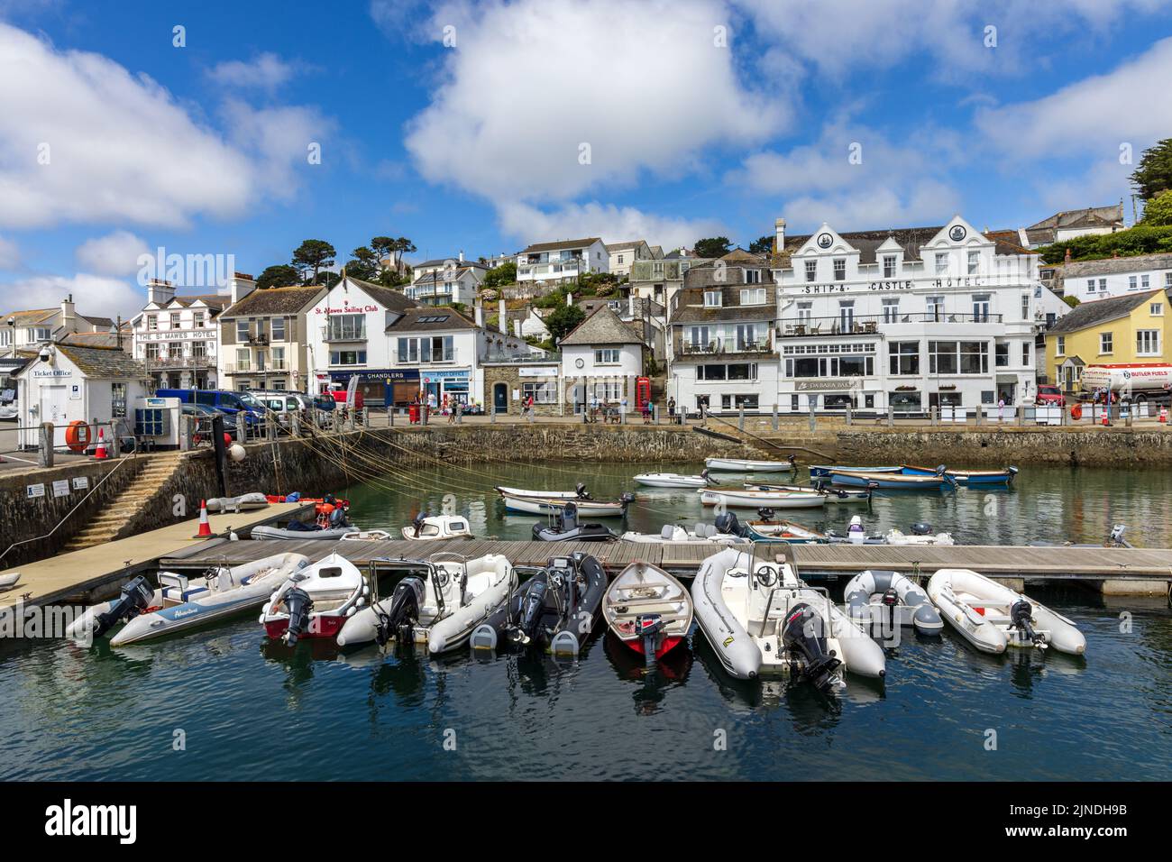 Il pittoresco porto di St Mawes alla fine della penisola di Roseland in Cornovaglia, inghilterra. Foto Stock