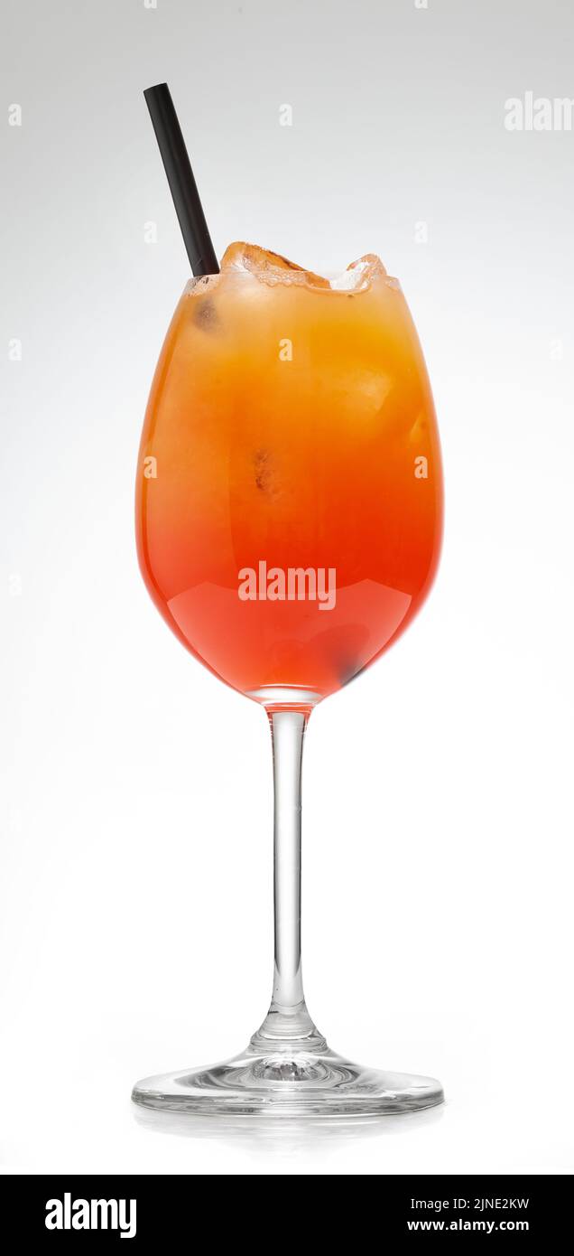 fresco e gustoso cocktail estivo all'arancia Foto Stock