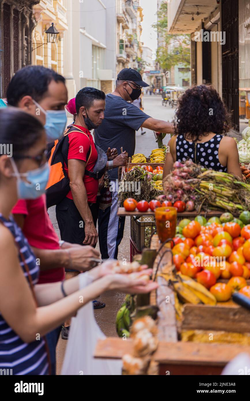 L'AVANA CUBA. GENNAIO 2: Stallo del mercato durante l'epidemia globale di Corona il 2 gennaio 2021 a Havanna, Cuba Foto Stock