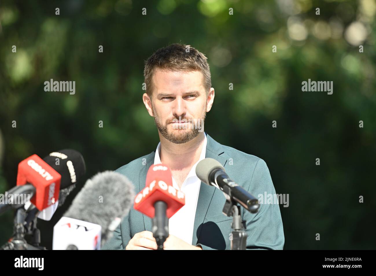 Vienna, Austria. 11th ago, 2022. Peter Kraus, leader del Partito Verde, presenta a Vienna un piano graduale per un rapido risparmio energetico. Credit: Franz PERC/Alamy Live News Foto Stock