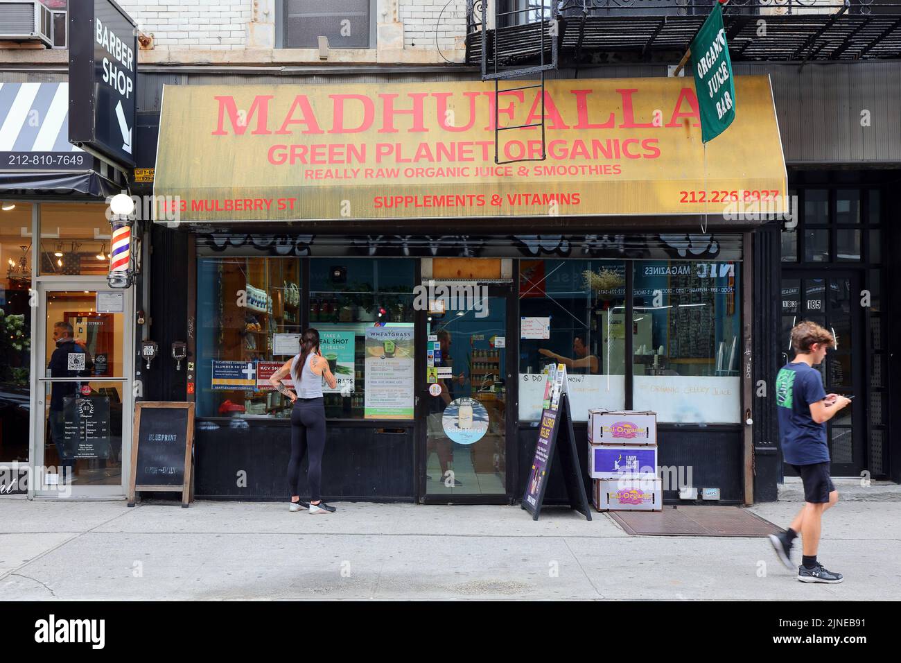 Madhufalla, 183 Mulberry St, New York, foto di un negozio di succhi di frutta nella Little Italy di Manhattan. Foto Stock