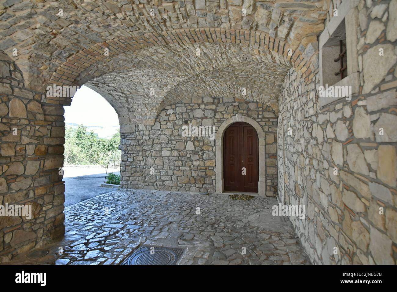 Un vicolo a Montaguto, un villaggio rurale in provincia di Avellino in Campania. Foto Stock