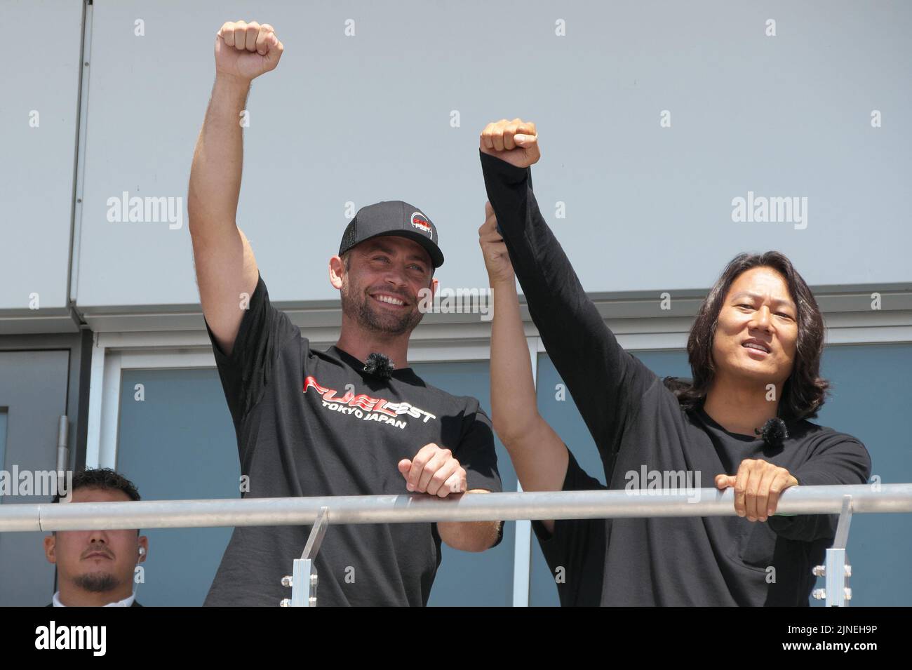 Oyama, Giappone. 11th ago, 2022. L'attore Cody Walker(L) e Sung Kang assistono al 'FUELFEST JAPAN 2022' all'autodromo internazionale di Fuji nella prefettura di Shizuoka, Giappone giovedì 11 agosto 2022. Foto di Keizo Mori/UPI Credit: UPI/Alamy Live News Foto Stock