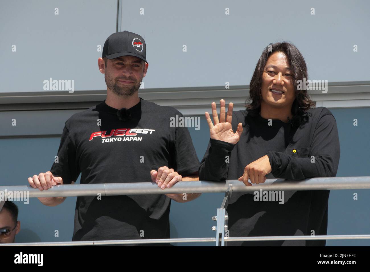 Oyama, Giappone. 11th ago, 2022. L'attore Cody Walker(L) e Sung Kang assistono al 'FUELFEST JAPAN 2022' all'autodromo internazionale di Fuji nella prefettura di Shizuoka, Giappone giovedì 11 agosto 2022. Foto di Keizo Mori/UPI Credit: UPI/Alamy Live News Foto Stock