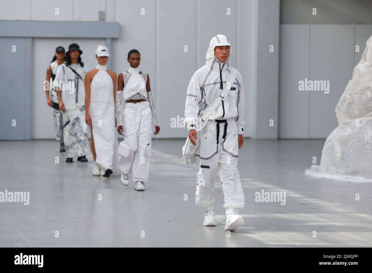 Copenaghen, Copenaghen, Danimarca. 10th ago, 2022. Sfilata di moda ISO. Il marchio Poetism dalla Danimarca alla settimana della moda di Copenhagen che si svolge dal 9 al 12 agosto 2022 a Copenhagen (Credit Image: © Marina Takimoto/ZUMA Press Wire) Foto Stock