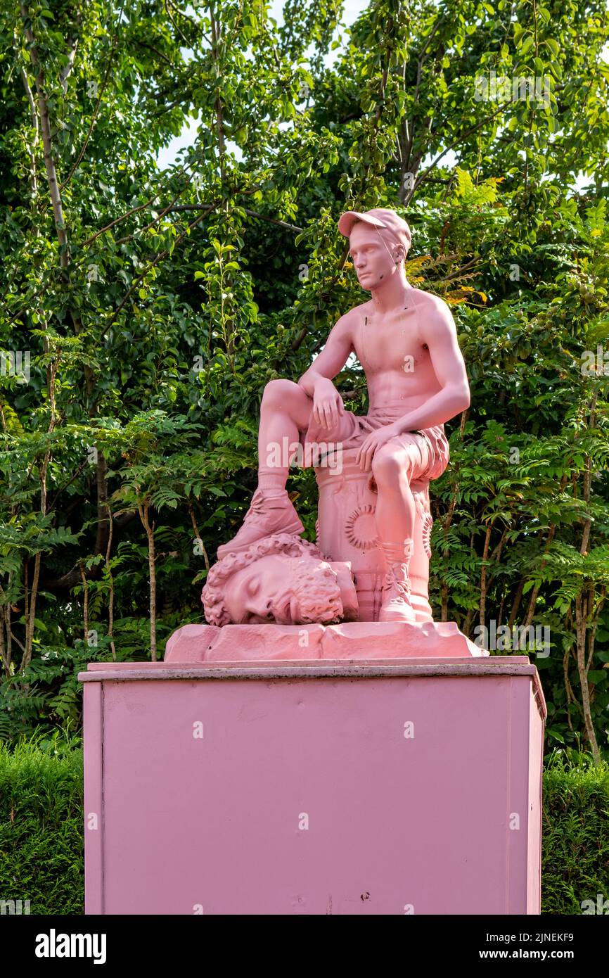 David e Goliath Pink Sculpture, Castello di Dublino, Dublino, Irlanda Foto Stock