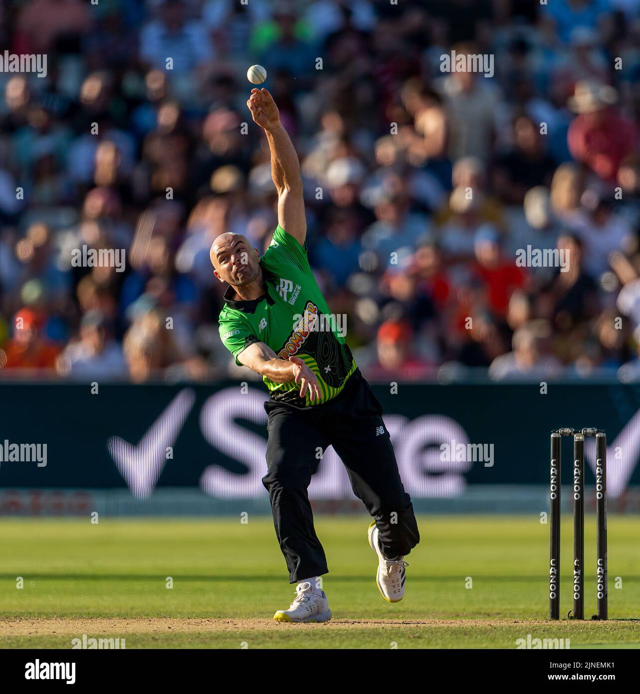 Jake Lintott bowling per Southern Brave in the Hundred Foto Stock Jake Lintott bowling per Southern Brave in the Hundred Foto Stock