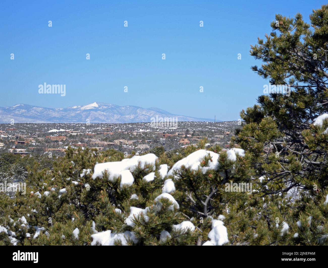 Santa Fe settentrionale e Pajarito montagna (3182 m) visto dalla strada del bacino di sci, Santa Fe, New Mexico, USA, 2009-03-28 10:21 Foto Stock