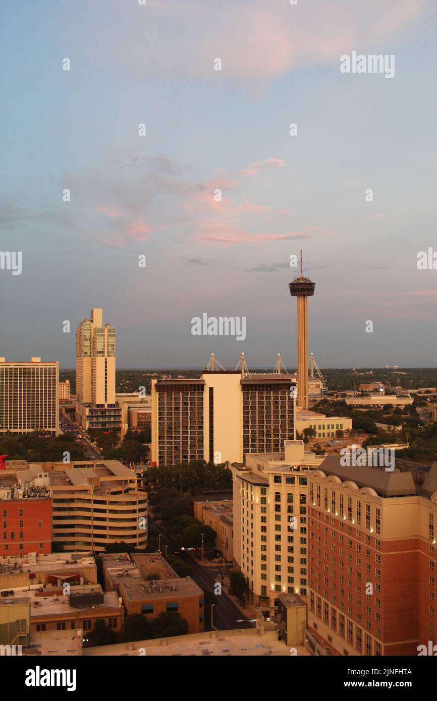 Lo skyline di San Antonio, Texas, dal Drury Plaza Inn Foto Stock