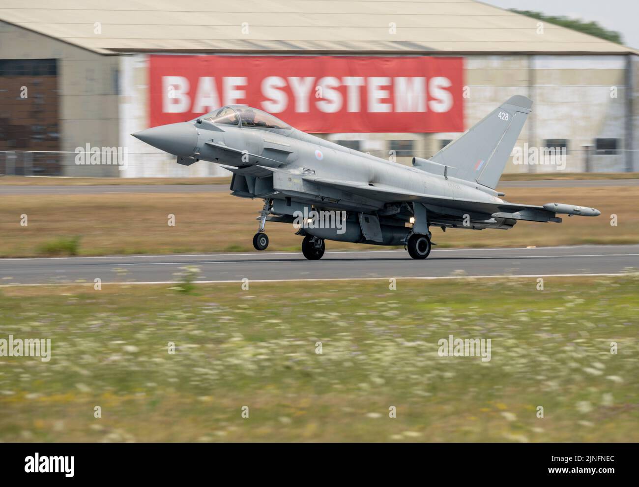 RAF Typhoon con partenza dal Royal International Air Tattoo Foto Stock