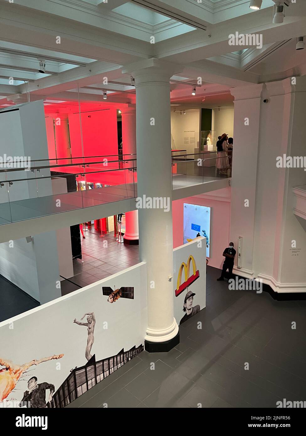 Vista interna dal 2nd° piano al Brooklyn Museum di Brooklyn, New York. Foto Stock