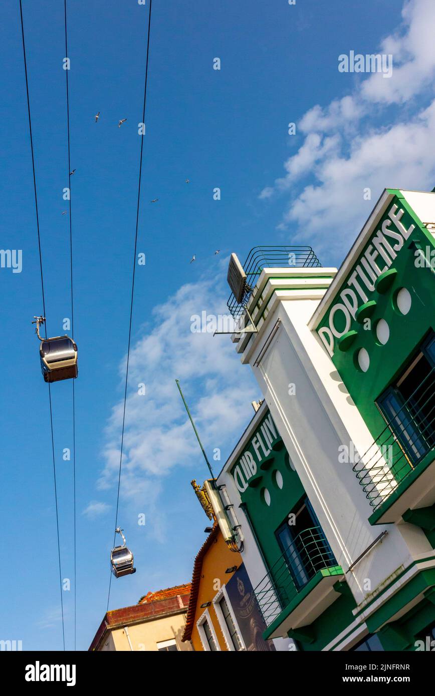 Il sistema teleferico de Gaia che collega Vila Nova de Gaia e Jardim de Morro, nel centro di Porto, una città nel nord del Portogallo. Foto Stock