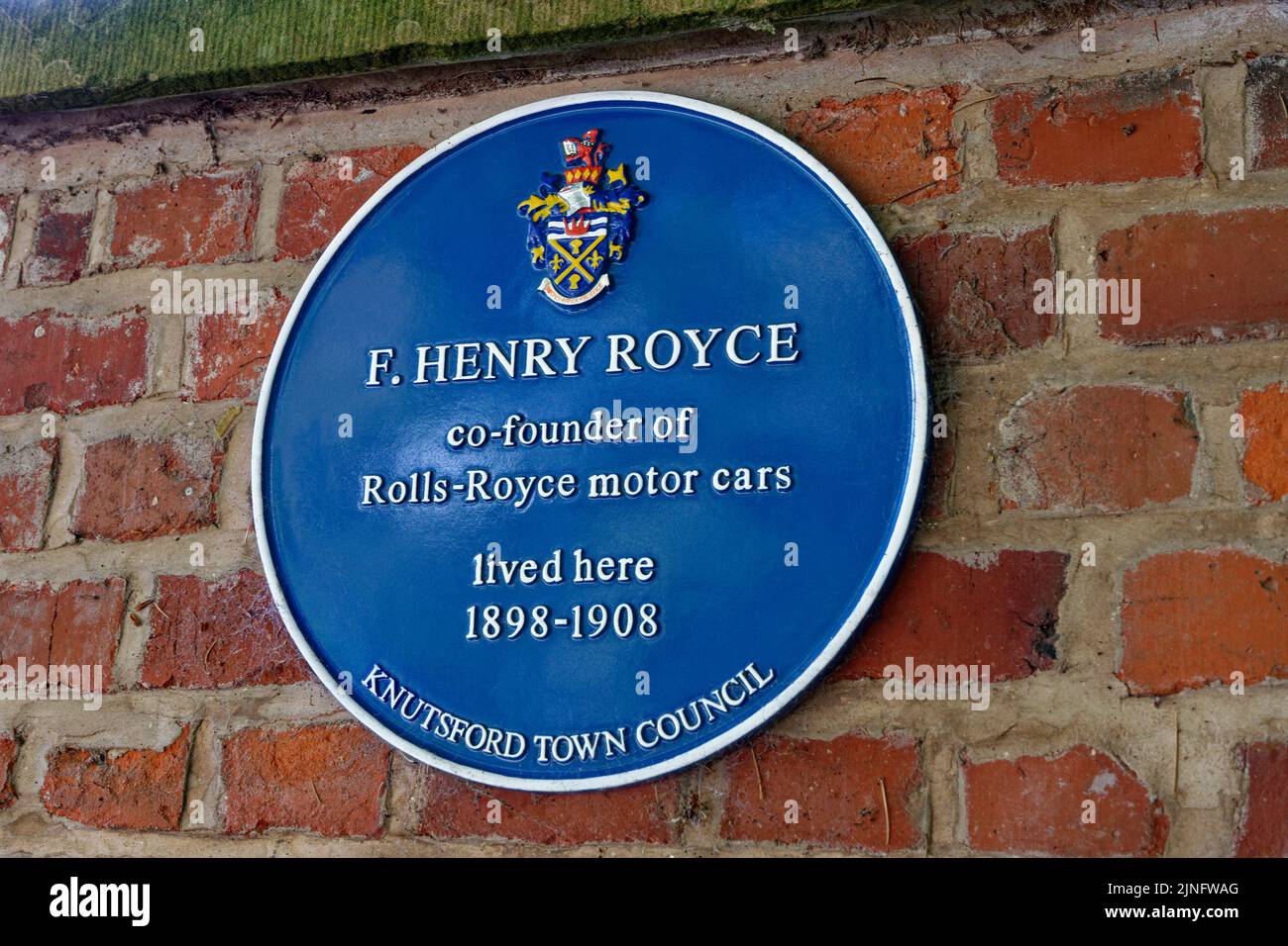 Targa commemorativa blu fuori dalla ex casa di F Henry Royce co-fondatore di Rolls Royce automobili a Knutsford, Cheshire, Inghilterra. Foto Stock