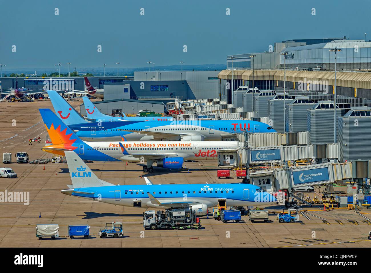 Terminal 2 all'Aeroporto di Manchester con nuova estensione, Ringway, Greater Manchester, Inghilterra. Regno Unito nel 2022. Foto Stock