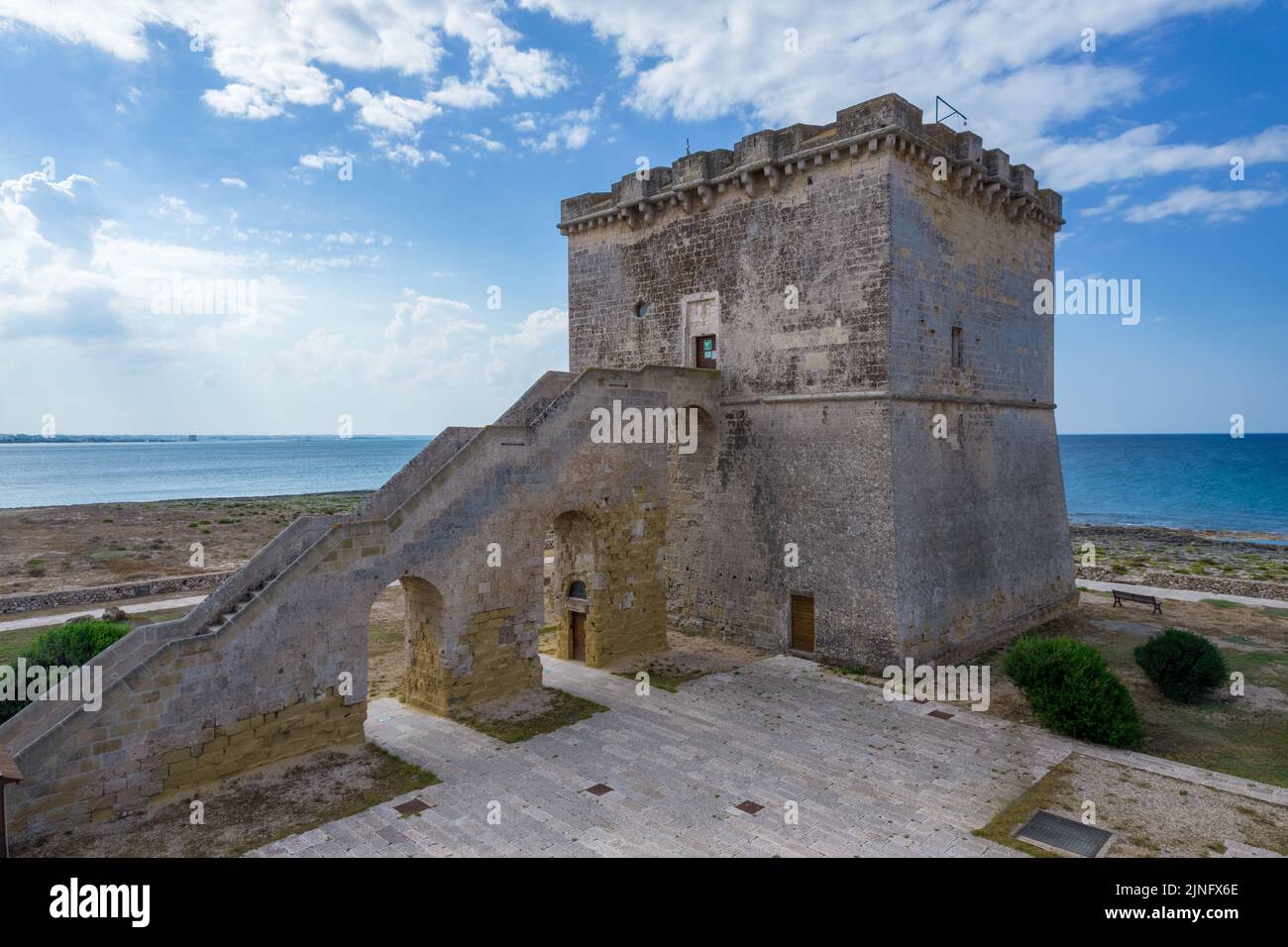 Veduta aerea di porto cesareo e dell'isola del cuore. Puglia, italia Foto Stock