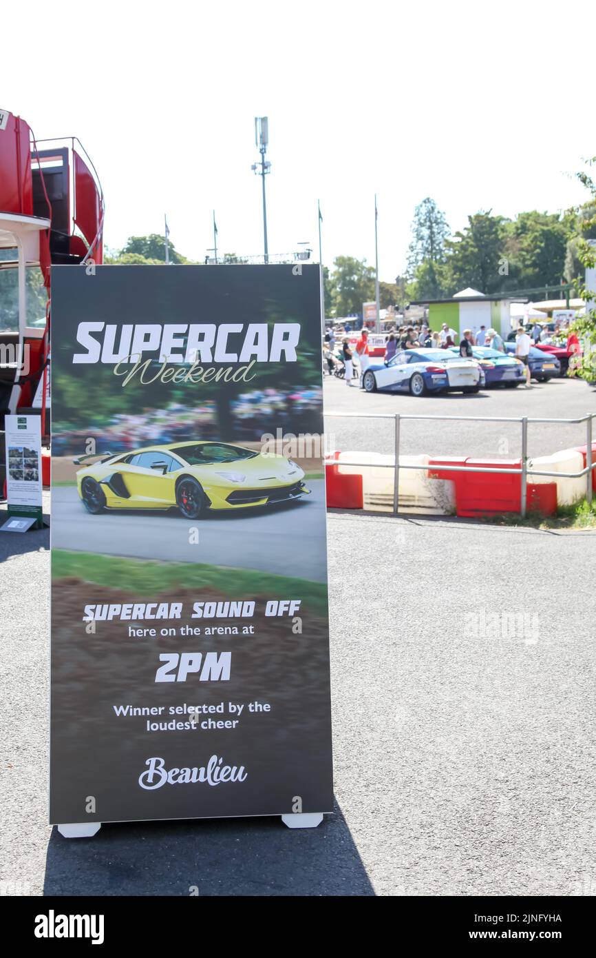 Poster del weekend supercar al National Motor Museum di Beaulieu, Southampton, Hampshire, Inghilterra, Regno Unito, Agosto 2022 Foto Stock
