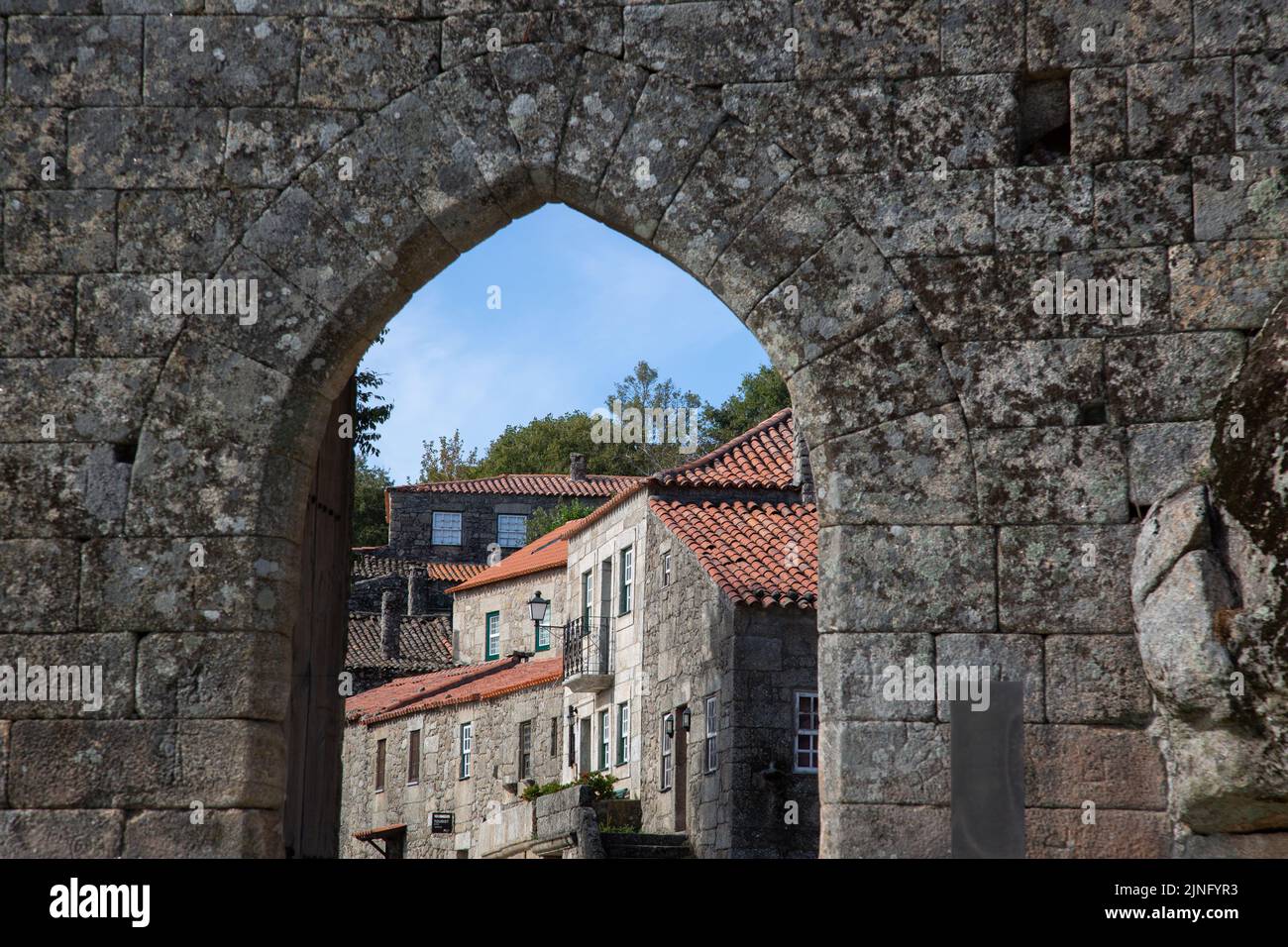 Ingresso porta di pietra, Sortelha, Portogallo Foto Stock