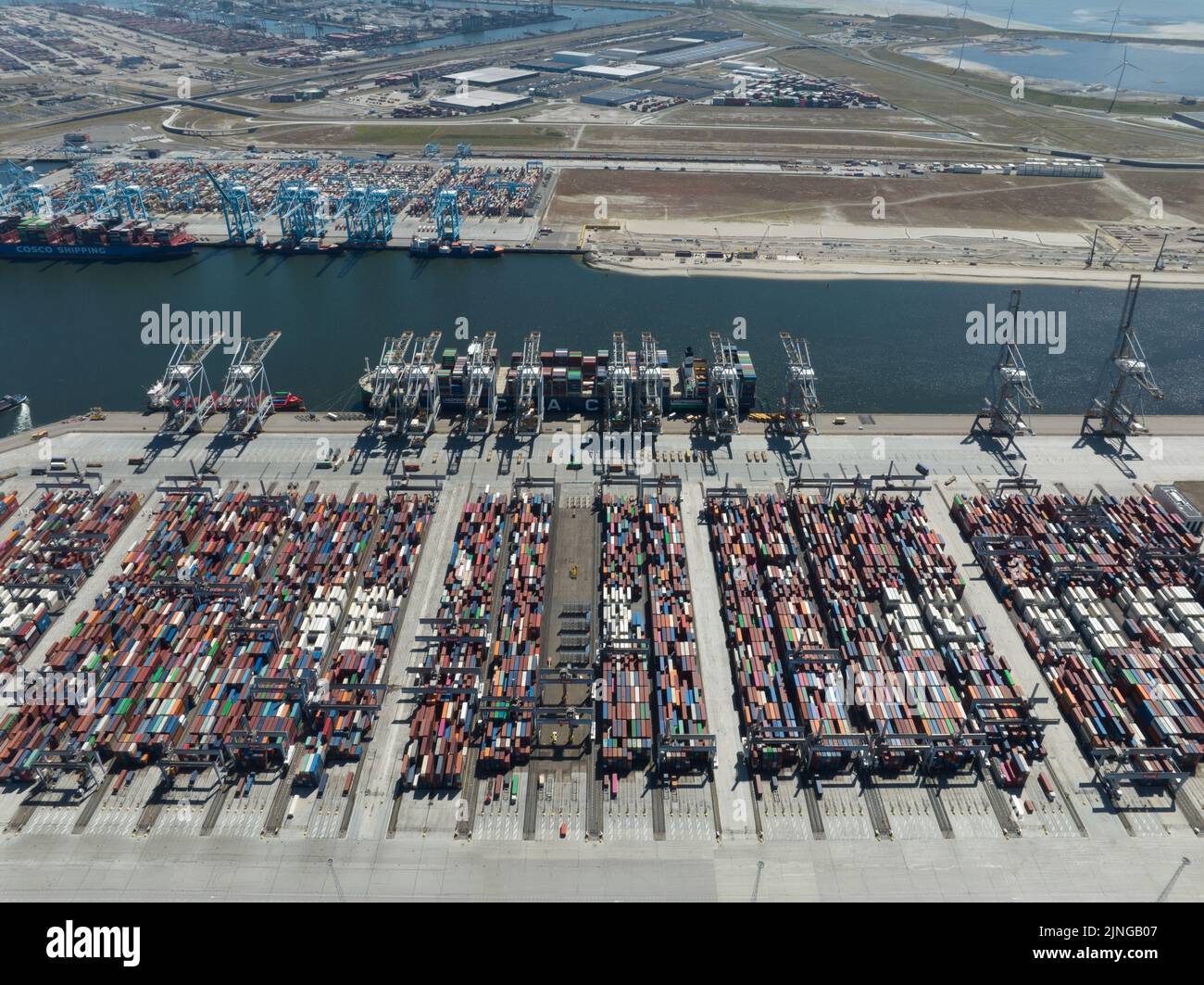 Rotterdam Maasvlakte, 16th luglio 2022, Paesi Bassi. Terminal per la spedizione di container nel porto di approdo; esportazione di importazioni e carico e scarico di Foto Stock