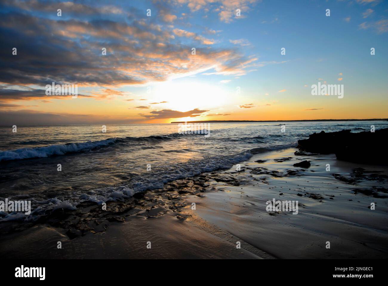 Bel tramonto in spiaggia di Migjorn, Formentera Foto Stock