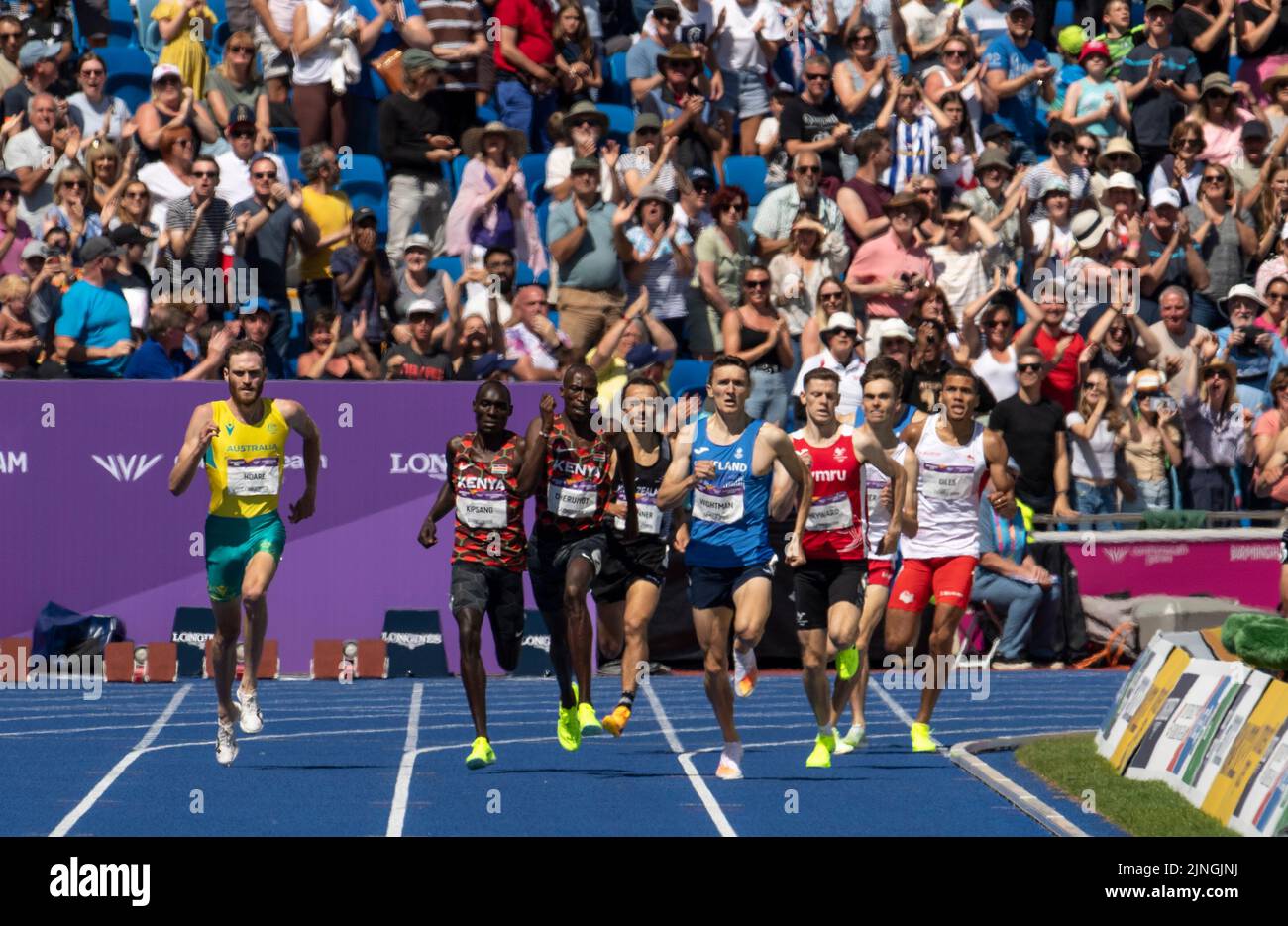 Oliver Hoare in Australia, Timothy Cheruiyot in Kenya e Jake Wightman in Scozia si sono sfidati nella finale maschile del 1500m ai Commonwealth Games di al Foto Stock