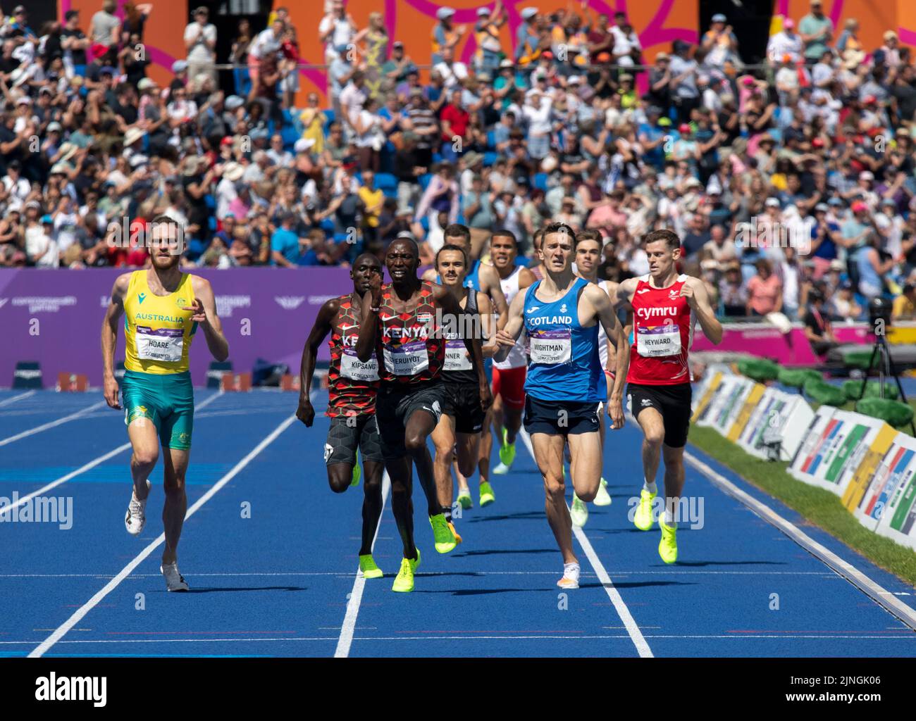 Oliver Hoare in Australia, Timothy Cheruiyot in Kenya e Jake Wightman in Scozia si sono sfidati nella finale maschile del 1500m ai Commonwealth Games di al Foto Stock