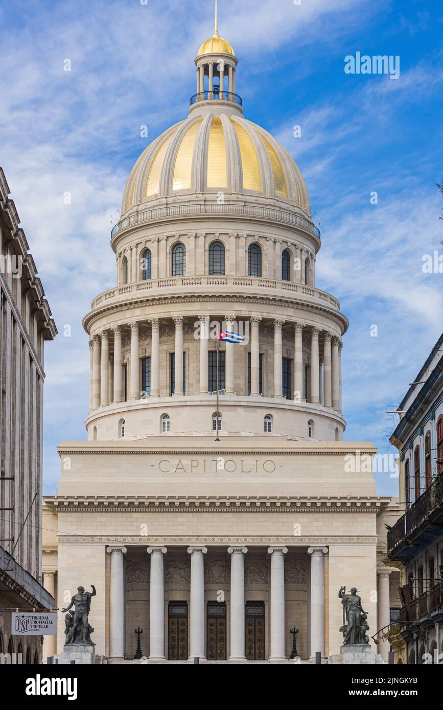 L'AVANA, CUBA - 11 GENNAIO 2021: El Capitolio, o il Palazzo del Campidoglio Nazionale (Capitolio Nacional de la Habana) a l'Avana, Cuba Foto Stock