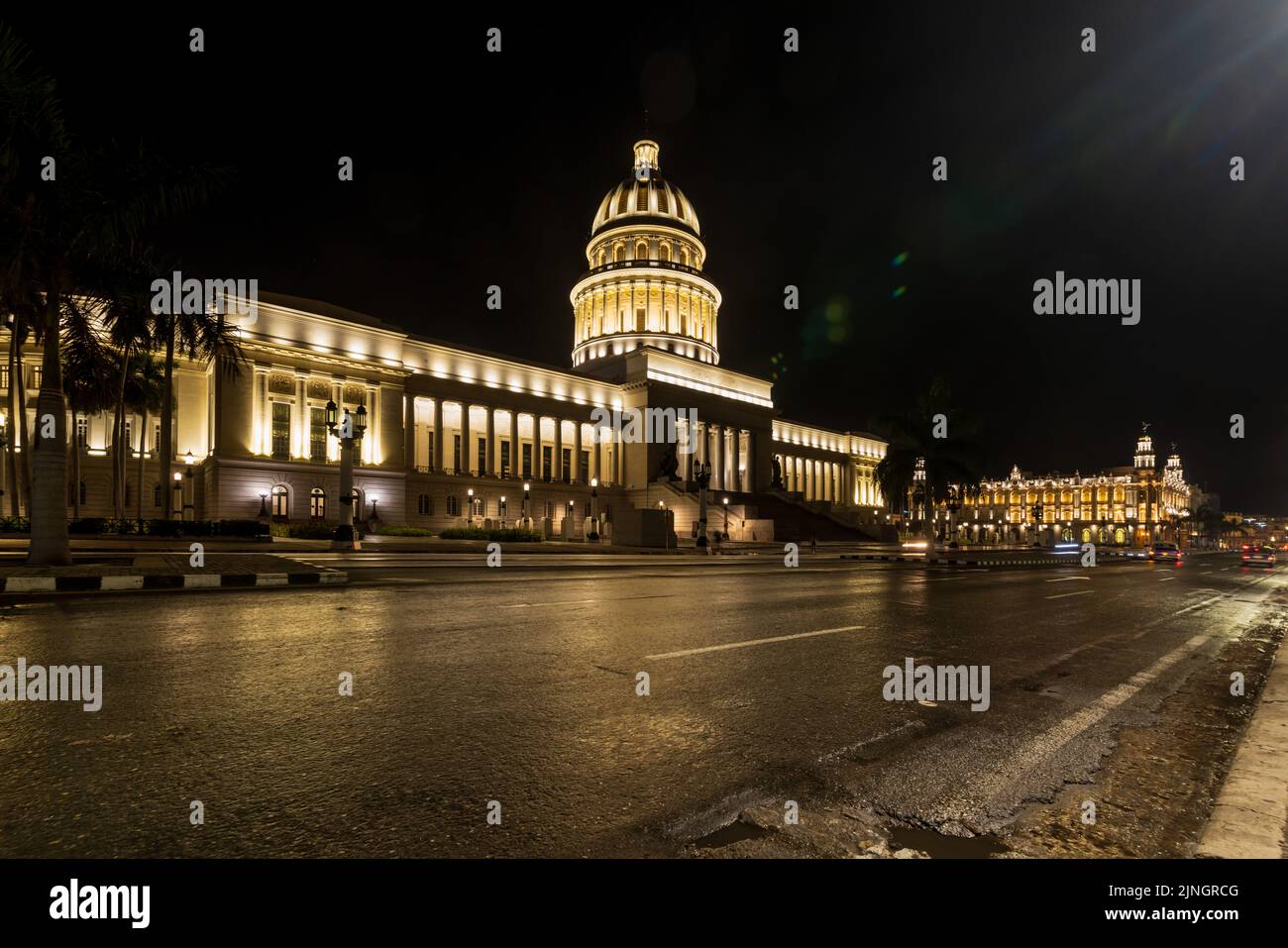 L'AVANA, CUBA - 3 GENNAIO: Capitolio di notte il 3 gennaio 2021 a l'Avana, Cuba Foto Stock