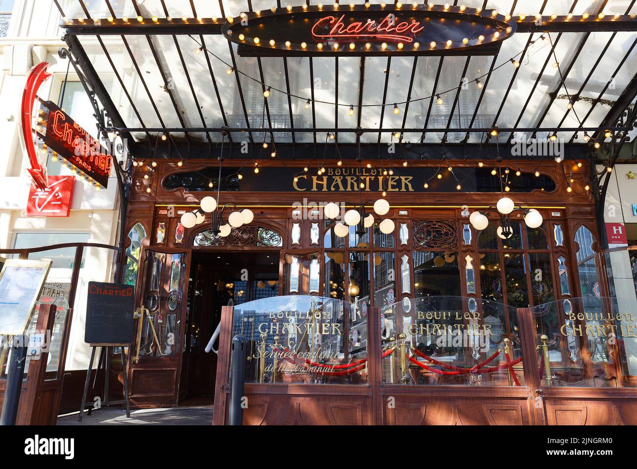 Sin dalla sua creazione nel 1896, il ristorante Bouillon Chartier si è guadagnato una reputazione come una vera istituzione culinaria a Parigi . Si trova nella Foto Stock