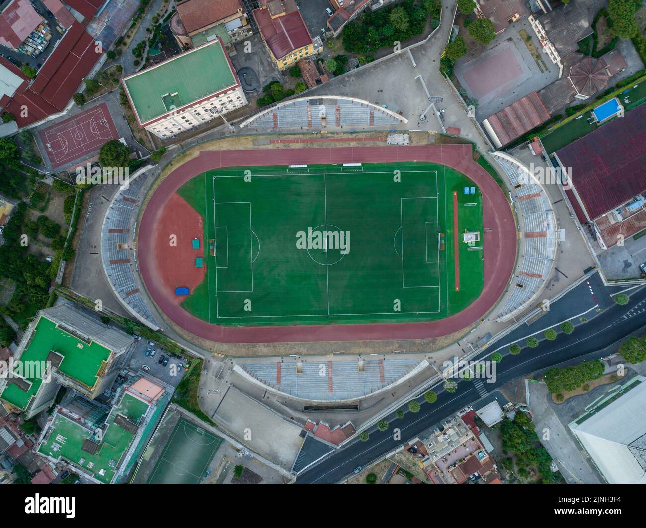 Veduta aerea dello stadio San Ciro è uno stadio situato a Portici in via Giovanni farina Italia. Top Down campo di calcio, stadio. Foto Stock
