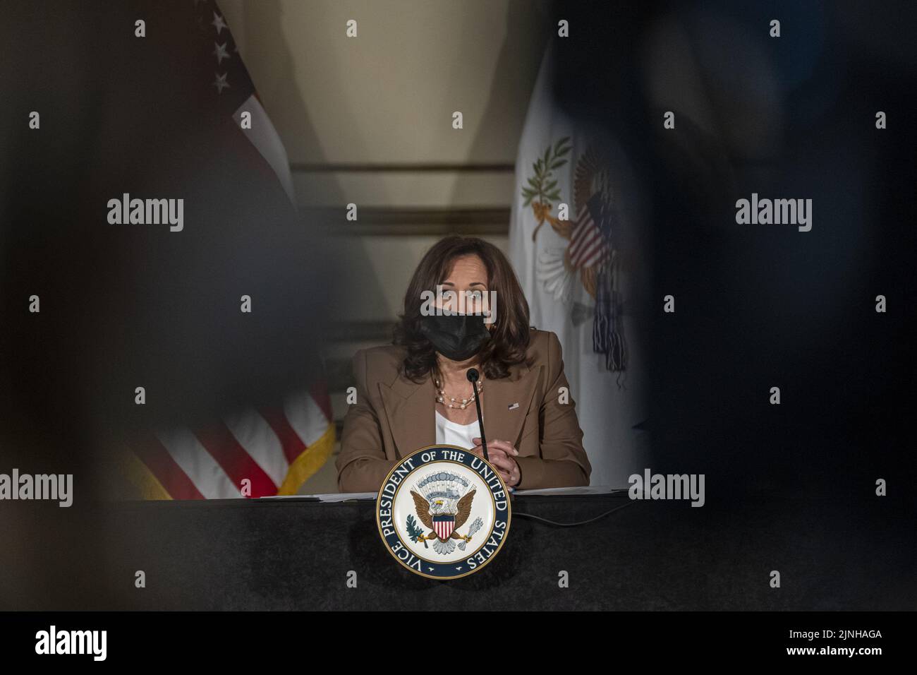 San Francisco, Stati Uniti. 11th ago, 2022. Il Vice Presidente DEGLI STATI UNITI Kamala Harris parla nel corso di un incontro con i legislatori e i sostenitori dello Stato per discutere l'assistenza sanitaria riproduttiva a San Francisco, California, giovedì 11 agosto 2022. Harris questo mese ha detto che un voto in Kansas ha dimostrato che la maggioranza degli americani è d’accordo con i democratici sulla protezione dell’accesso all’aborto mentre l’amministrazione ha messo in discussione la questione prima dei midterms di novembre. Foto di David Paul Morris/UPI Credit: UPI/Alamy Live News Foto Stock