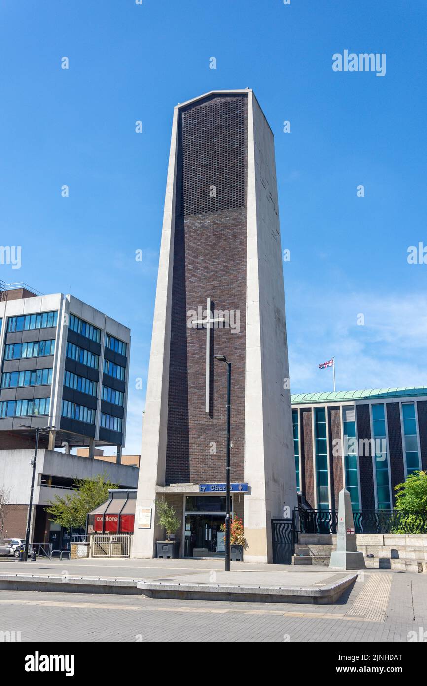 Chiesa della Santa Trinità, High Street, Hounslow, London Borough di Hounslow, Greater London, England, Regno Unito Foto Stock