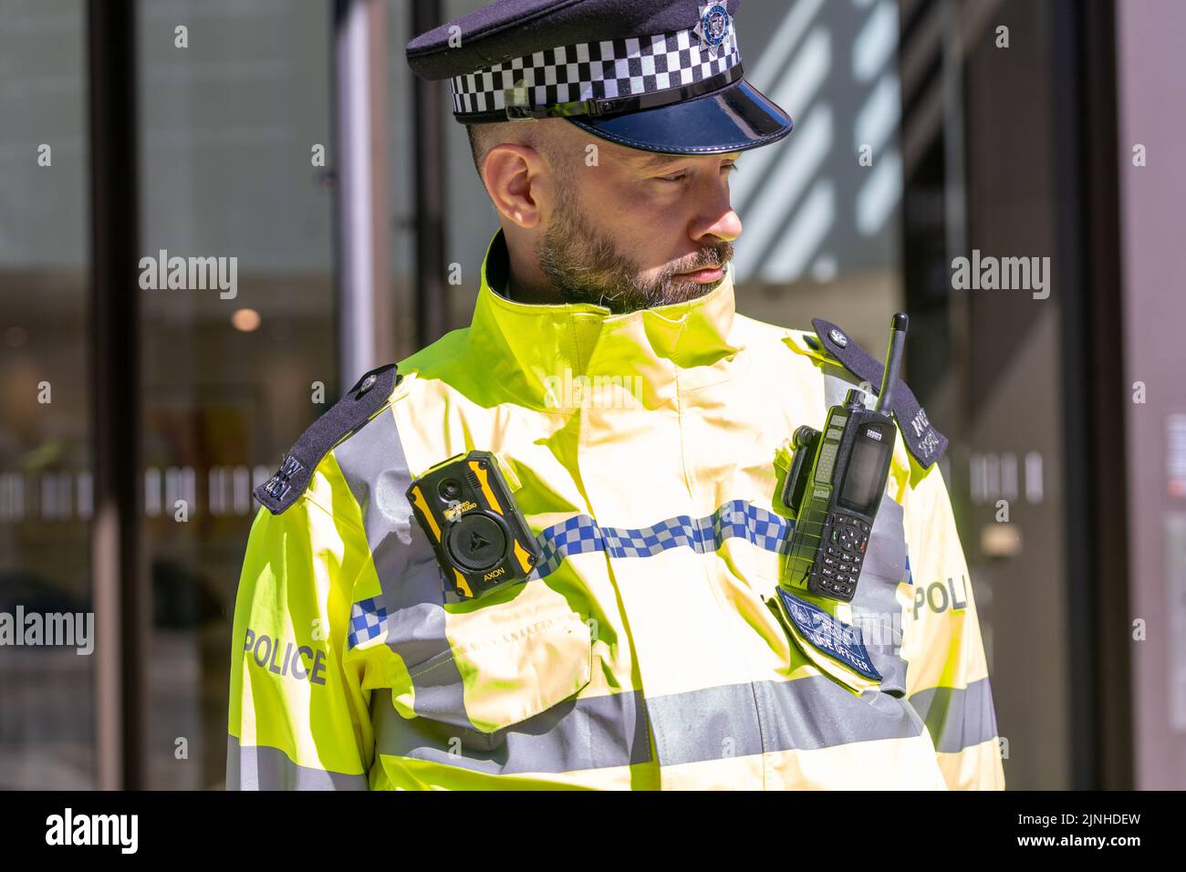 Gli attivisti di Extinction Rebellion (XR) saltarono in cima ad una limousine nera e sedettero sul pavimento incollandosi in Marble Arch Foto Stock