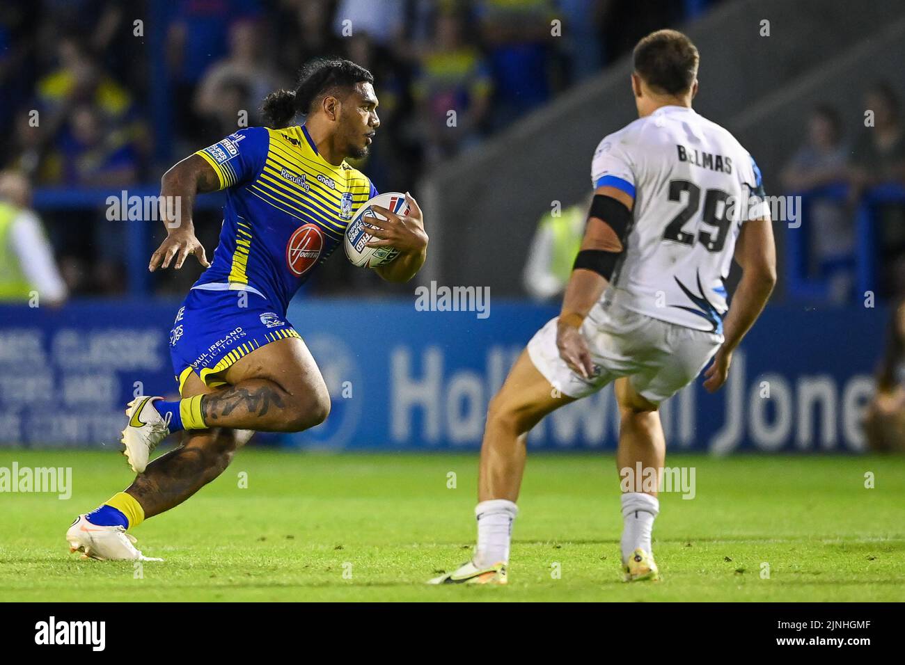 Thomas Mikaele #33 dei Wolves di Warrington in azione Foto Stock