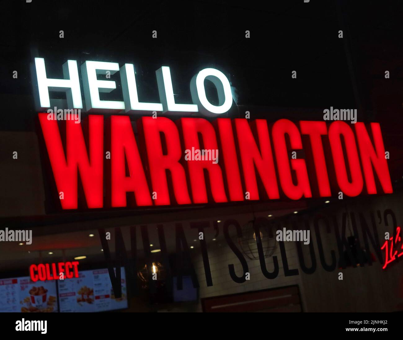 Hello Warrington - KFC, Kentucky Fried Chicken franchising outlet, Kingsway, latchford, Warrington, Cheshire, INGHILTERRA, REGNO UNITO, WA4 1LT Foto Stock