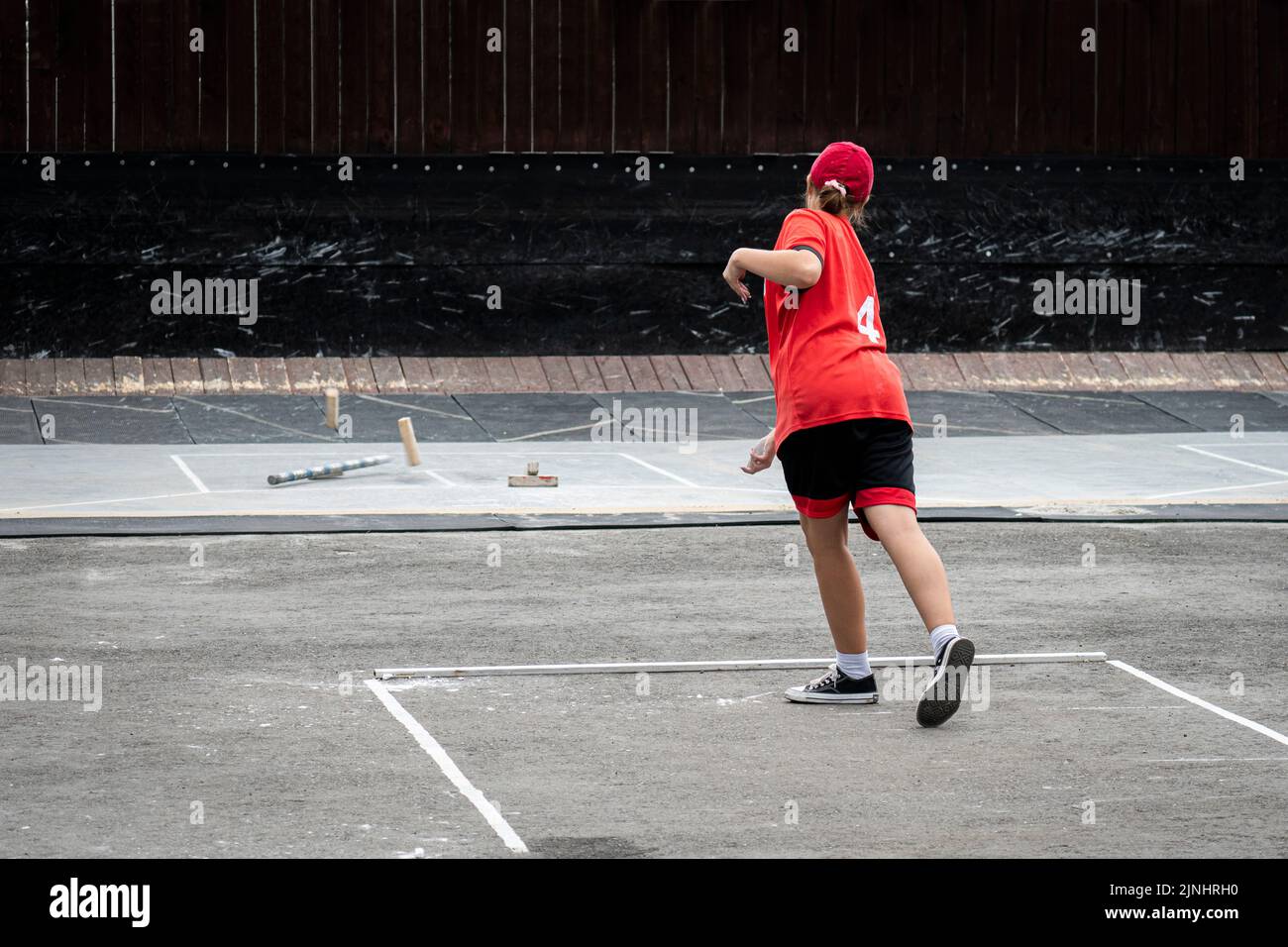 Gorodki - un gioco di sport popolari russi. In questo gioco per smash figure fatte in modi diversi da cinque cilindri di legno. Sport nazionale di intrattenimento i Foto Stock