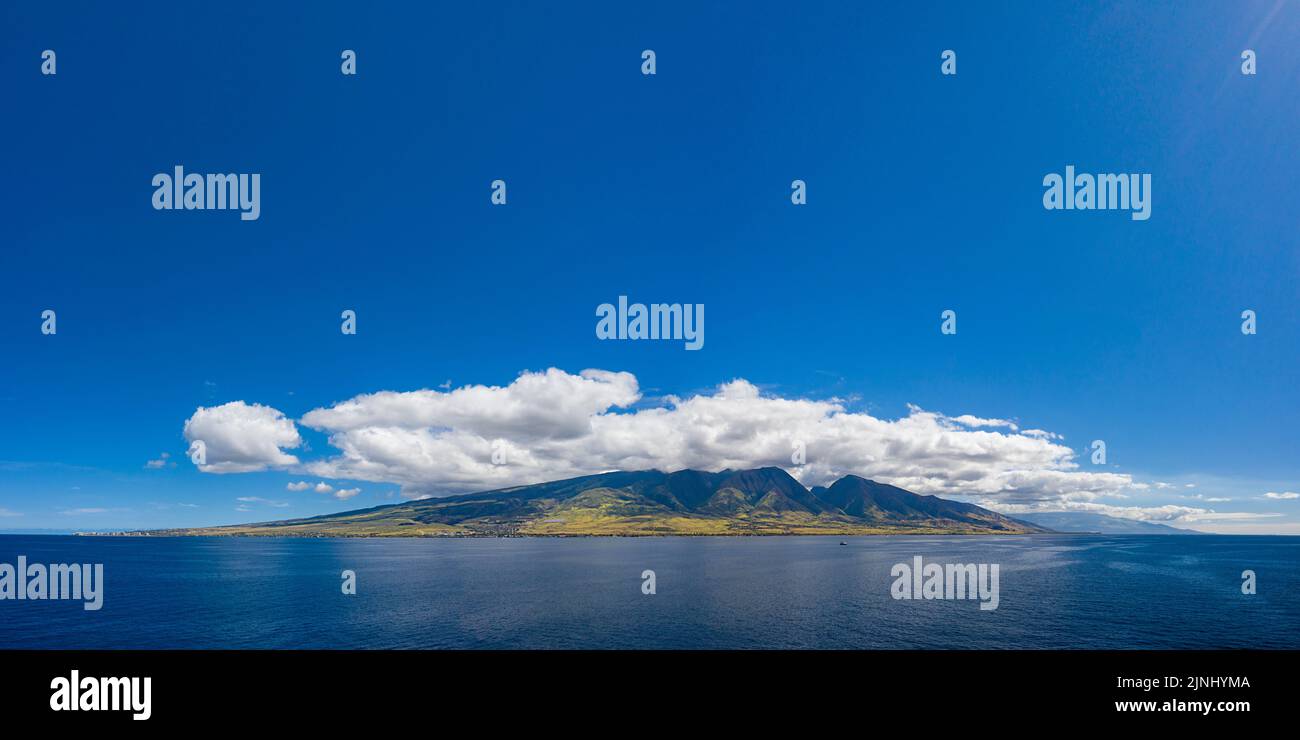 Vista aerea panoramica composita di West Maui, con la città di Lahaina al centro a sinistra, Hawaii, Stati Uniti (Oceano Pacifico Centrale) Foto Stock
