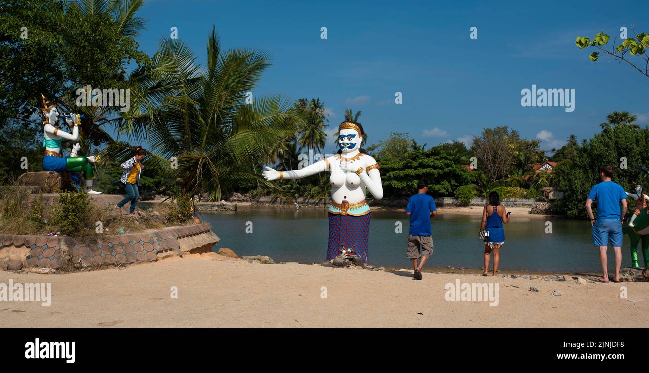 ISOLA DI KOH SAMUI, THAILANDIA. 25 marzo 2016; statue di personaggi della storia thailandese nel tempio del Grande buddha sull'isola di Koh Samui Foto Stock