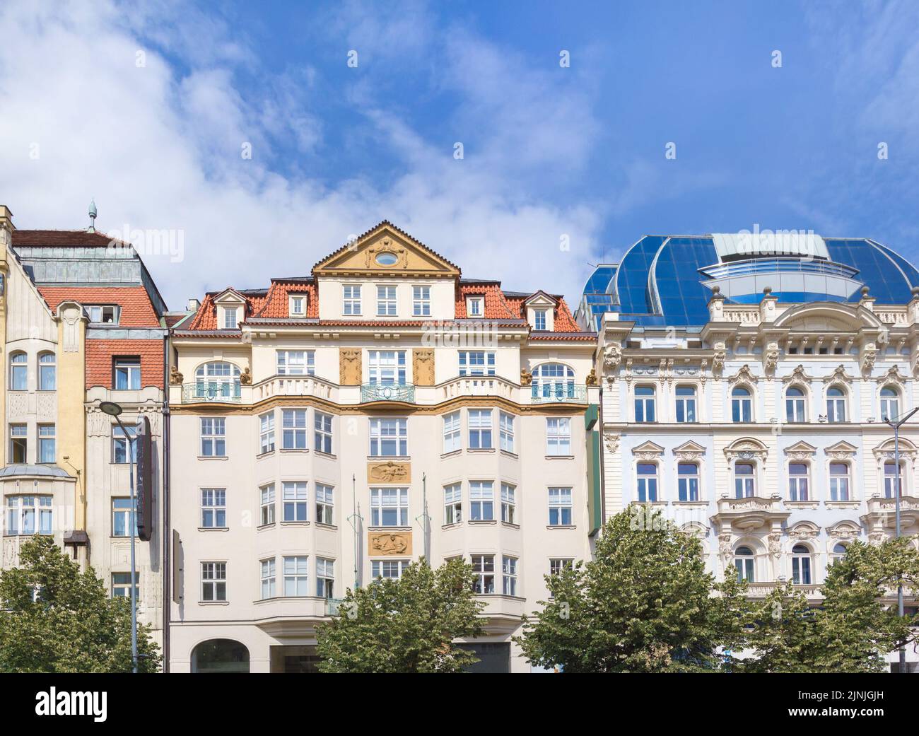 Case sul Vaclavske Namesti (o Piazza Venceslao), una delle piazze principali della città di Praga, dove ci sono grandi alberghi, negozi e caffè. Praga, Foto Stock