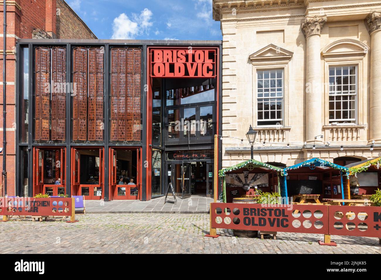 La facciata del Bristol Old Vic Theatre, King Street, City of Bristol, England, UK, è stata ricostruita Foto Stock