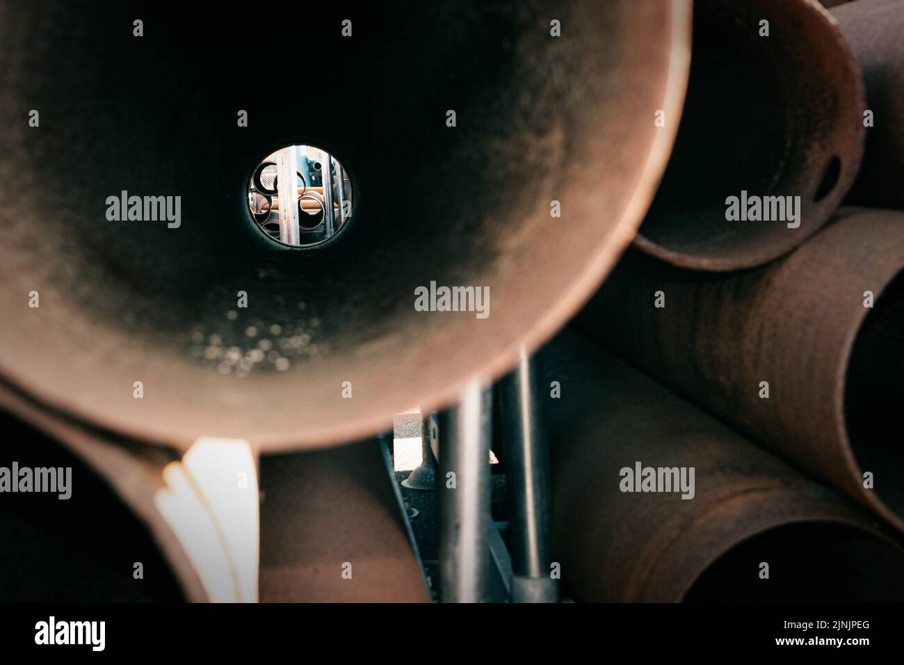 tubi di ferro in un magazzino Foto Stock