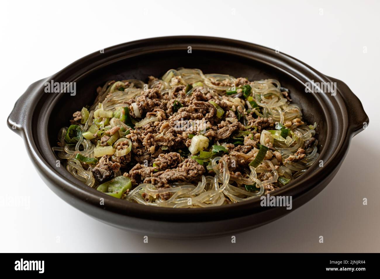 Bulgogi in stile Seoul su sfondo bianco Foto Stock