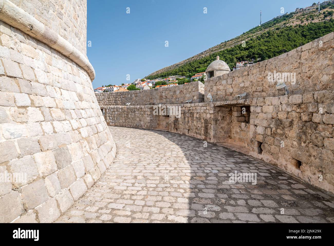 Torre Minceta, Dubrovnik Croazia - vista della parte interna della famosa torre. Mura della città di Dubrovnik. Conosciuta dalla serie TV come House of Undy. Patrimonio dell'umanità dell'UNESCO Foto Stock