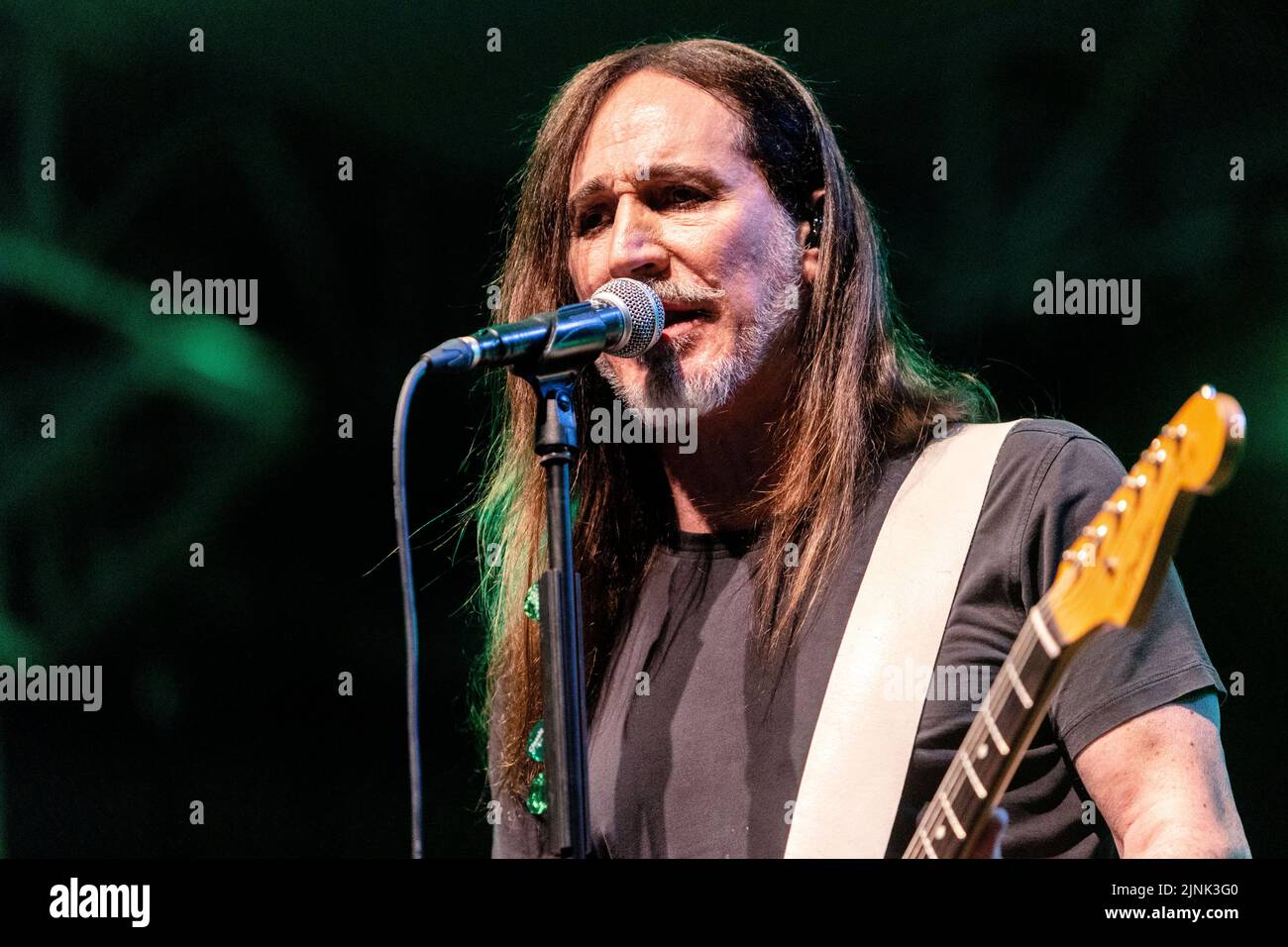 Ancona, Italia. 11th ago, 2022. Manuel Agnelli in concerto dal vivo con la sua nuova tournée personale a Mole Vanvitelliana, Ancona. Presenta canzoni del suo nuovo album e alcune storiche canzoni Afterhours. Credit: SOPA Images Limited/Alamy Live News Foto Stock