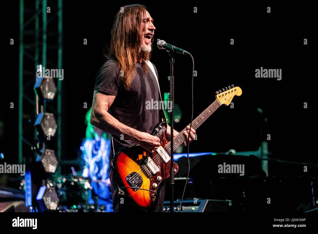 Ancona, Italia. 11th ago, 2022. Manuel Agnelli in concerto dal vivo con la sua nuova tournée personale a Mole Vanvitelliana, Ancona. Presenta canzoni del suo nuovo album e alcune storiche canzoni Afterhours. (Foto di Mairo Cinquetti/SOPA Images/Sipa USA) Credit: Sipa USA/Alamy Live News Foto Stock