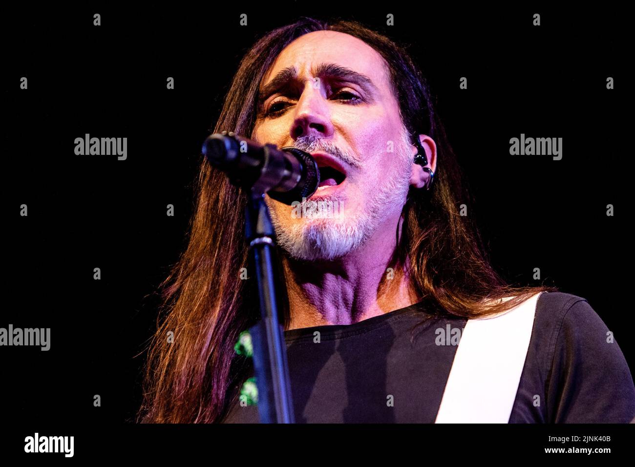 Ancona, Italia. 11th ago, 2022. Manuel Agnelli in concerto dal vivo con la sua nuova tournée personale a Mole Vanvitelliana, Ancona. Presenta canzoni del suo nuovo album e alcune storiche canzoni Afterhours. (Foto di Mairo Cinquetti/SOPA Images/Sipa USA) Credit: Sipa USA/Alamy Live News Foto Stock