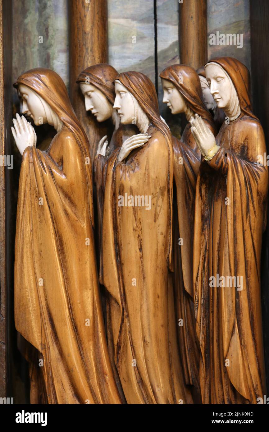 Religieuses priano dans un Cloître. Eglise Saint-Clodoald. Saint-Cloud. Haut-de-Seine. Ile-de-France. Francia. Europa. Foto Stock