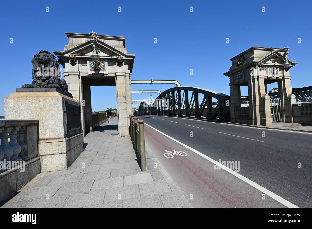 Rochester, kent, Regno Unito-Agosto 13th 2022: L'ingresso al ponte Iron Rochester da Rochester. Foto Stock