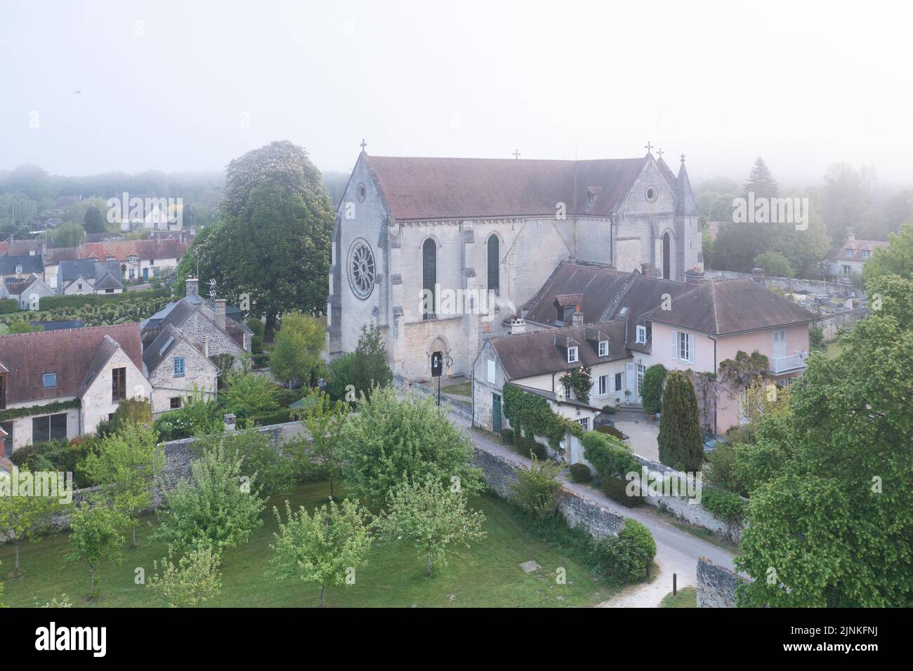 Francia, Oise, Picardie, Saint Jean aux Bois, Notre Dame et Saint Jean Baptiste abbazia del 12th ° secolo (vista aerea) // Francia, Oise (60), Picardie, Foto Stock