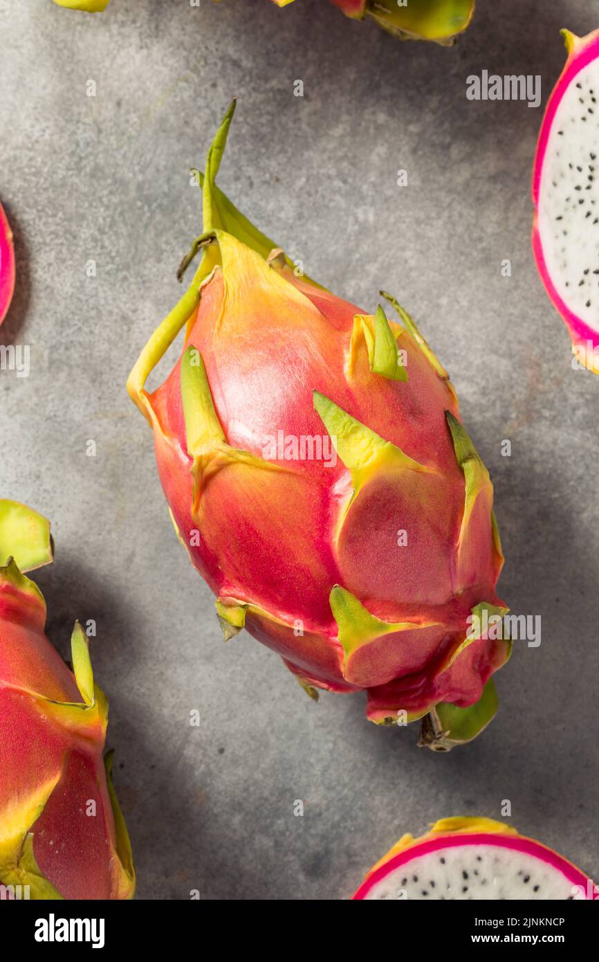 Pitaya Dragonfruit tailandese biologico sano tagliare a fette Foto Stock